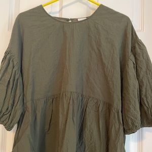 3/4 sleeved green top